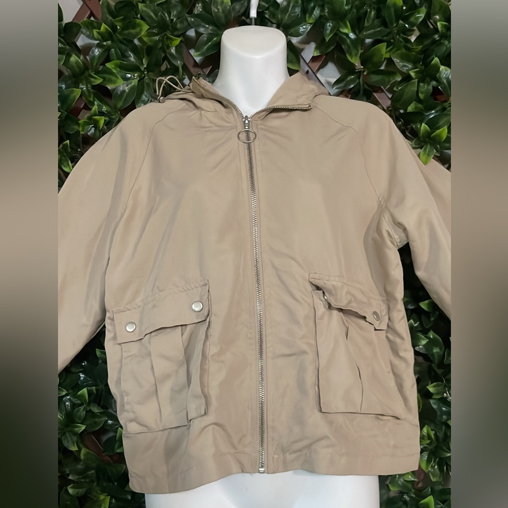 Women’s windbreaker